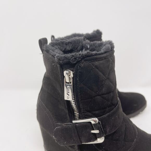 Unisa Size 6.5 Black Tayya Quilted Wedge Ankle Booties Buckle Zip Accents Lined - Picture 2 of 12